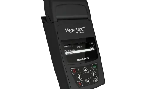Wirtualna kasa fiskalna taxi VegaTaxi online od Novitus. Urządzenie do rozliczania kursów, z wyświetlaczem i klawiaturą.