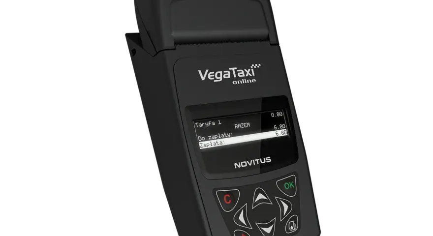 Wirtualna kasa fiskalna taxi VegaTaxi online od Novitus. Urządzenie do rozliczania kursów, z wyświetlaczem i klawiaturą.