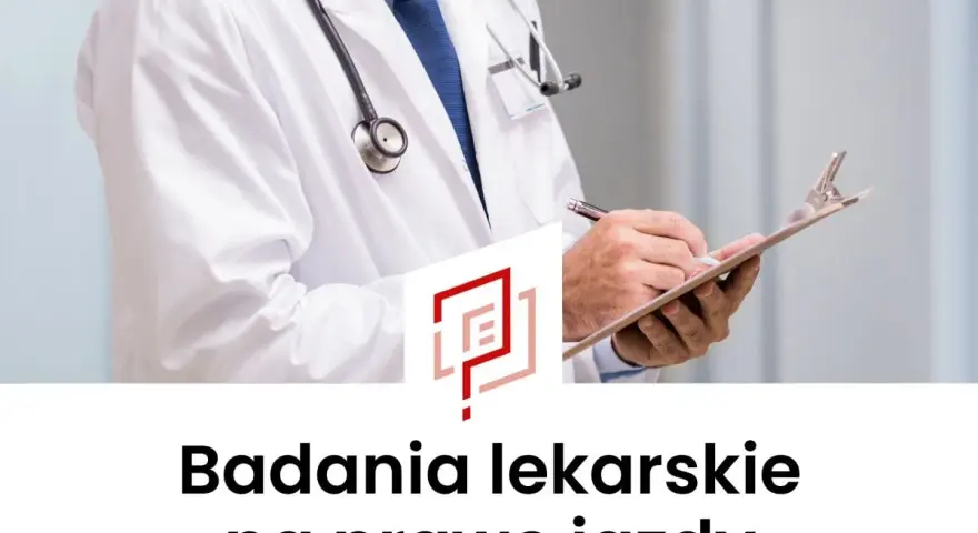 Lekarz w białym kitlu z notatnikiem i stetoskopem. Dowiedz się, jak wyglądają badania na prawo jazdy.